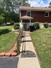 Building Photo - 1035 Oakmont Cir