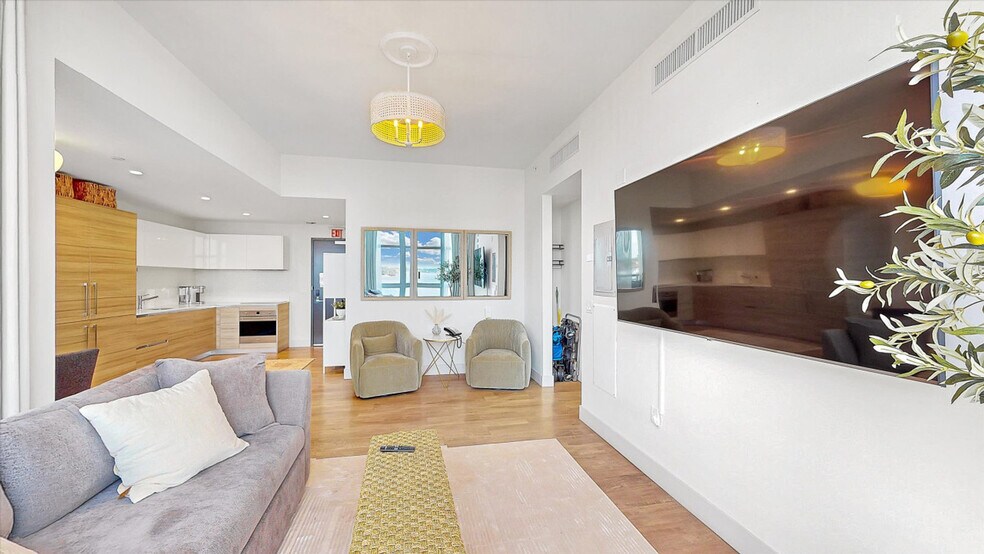 Building Photo - 777 N Ocean Dr