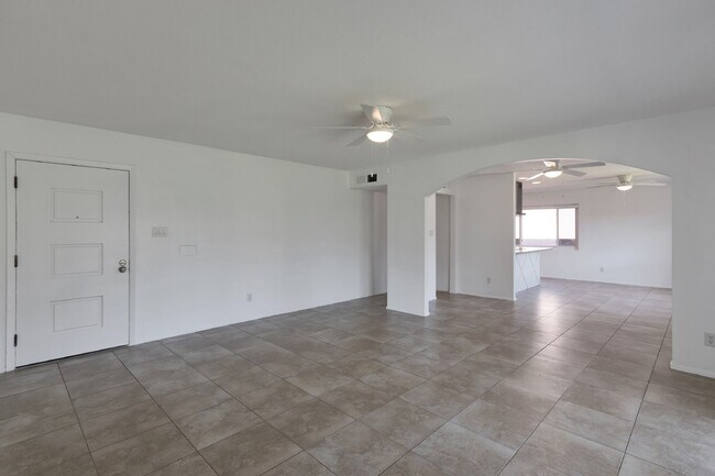 Building Photo - Terrific Old Town Scottsdale Rental!