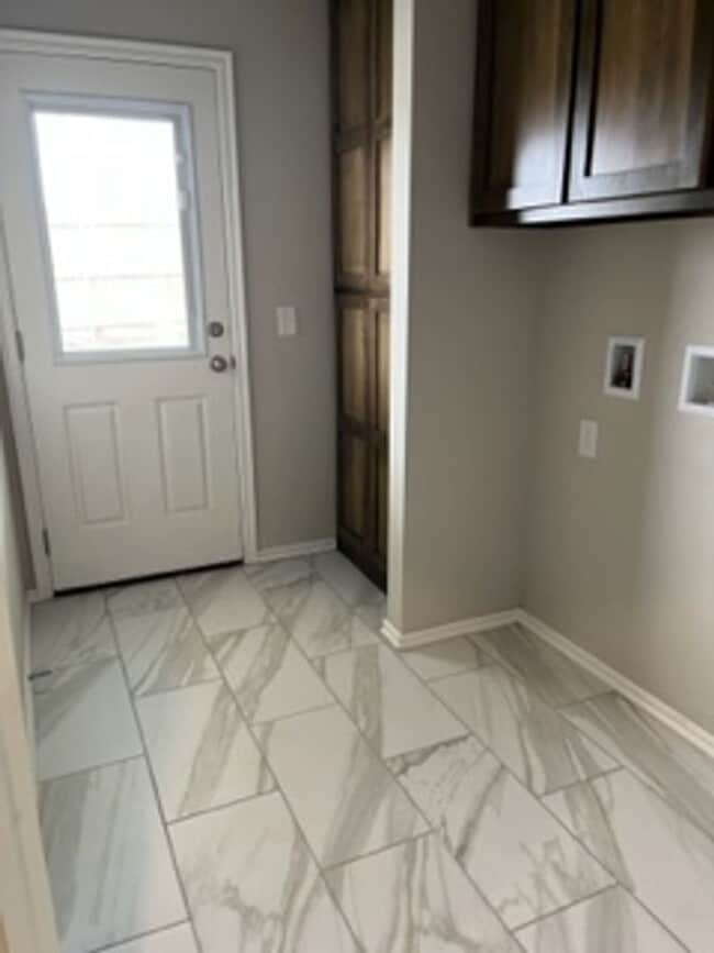 Building Photo - 2924 NW 195th St