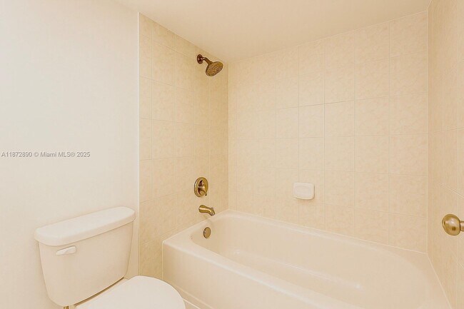 Building Photo - 3301 N Country Club Dr