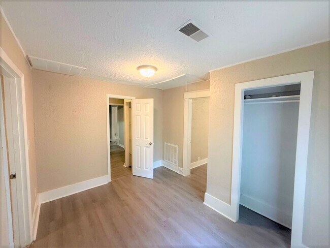 Building Photo - Reduced rent ~ Charming 3BR Memphis Home with Bright Living Space & Backyard Retreat