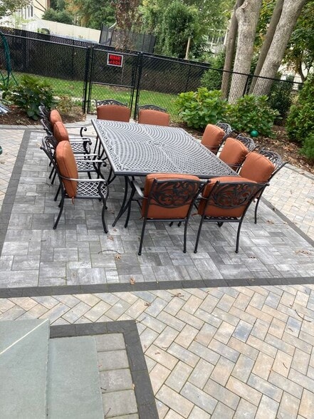 Building Photo - 16 Dorothy St