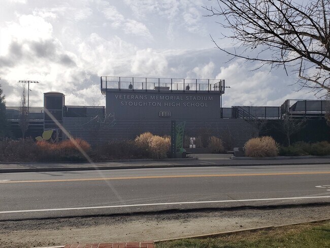 Building Photo - 215 Pearl St