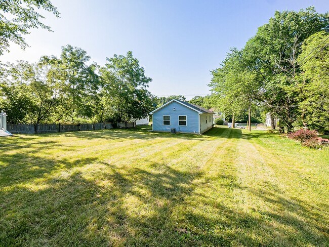 Building Photo - 49 Oakhill St