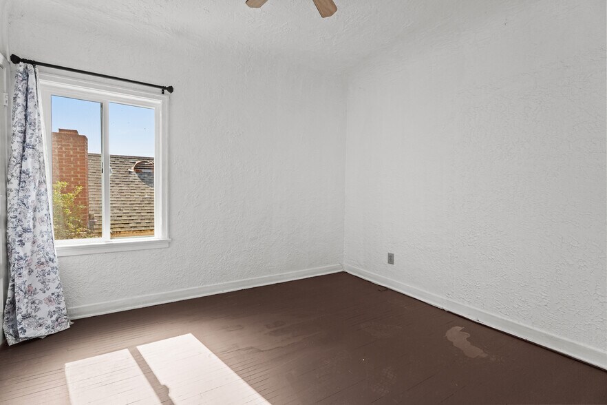 Building Photo - 1635 McCollum St