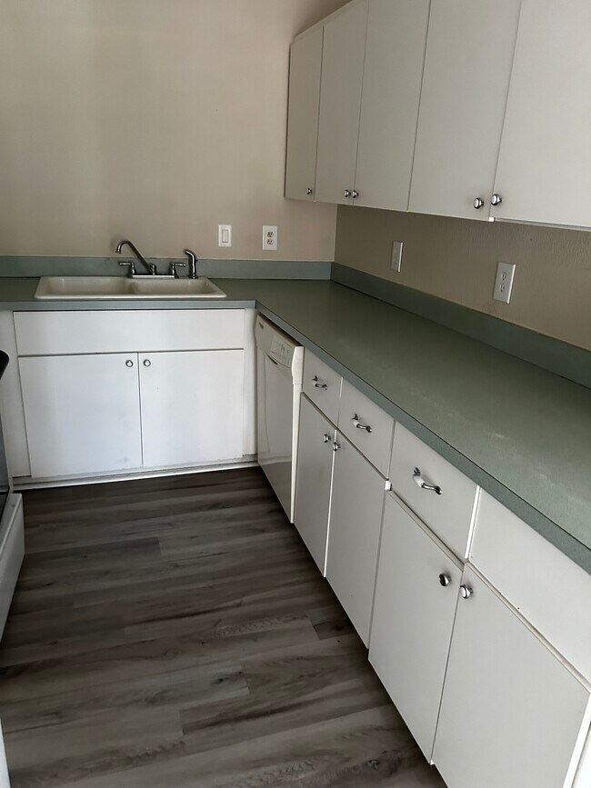 Building Photo - Quail Run Duplex