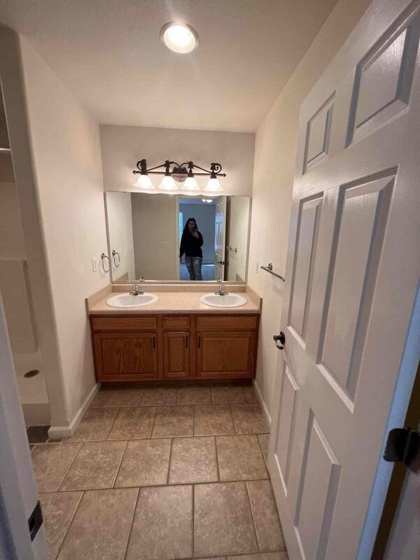 Building Photo - 138 Vernon St