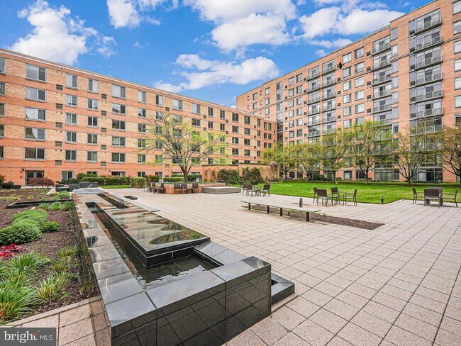 Building Photo - 440 L St NW