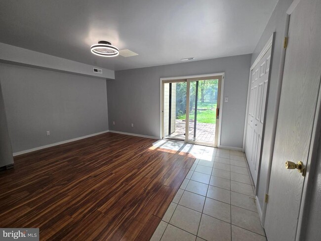 Building Photo - 878 WILLIAMS
