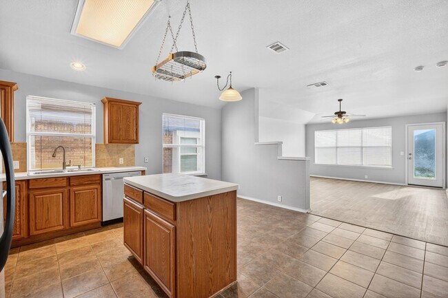 Building Photo - 2545 Prospect Hill Dr