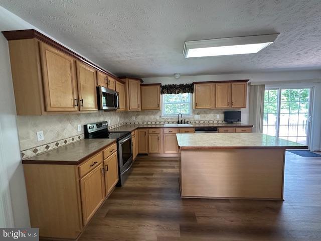 Building Photo - 700 S Lakeview Dr