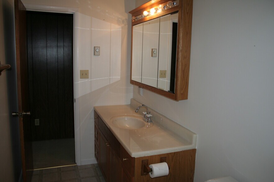 Building Photo - 3695 Weyland Dr