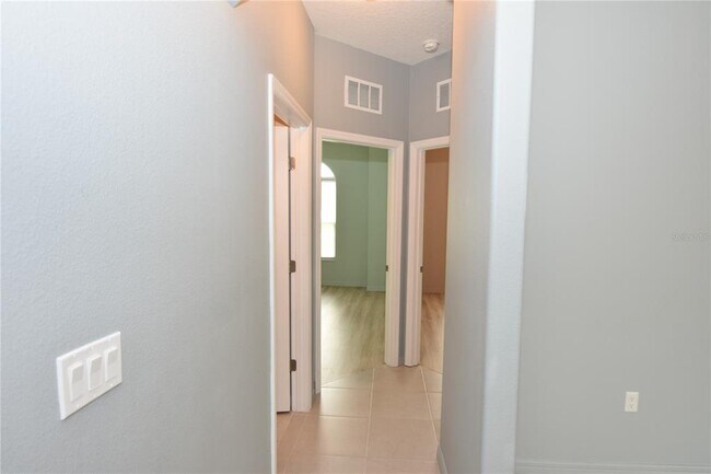 Building Photo - 2 Rae Pl