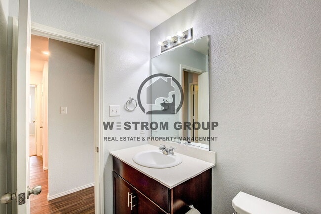 Building Photo - 404 Falling Star Dr