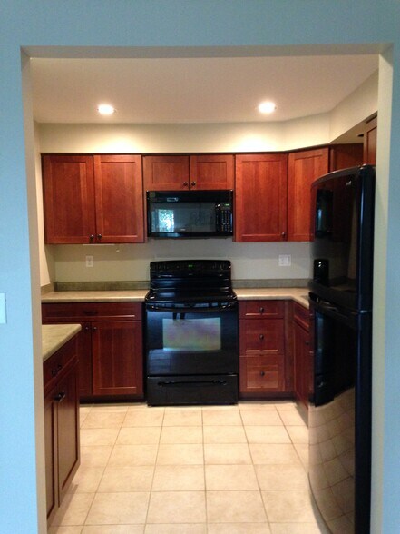 Building Photo - 611 Calais Dr