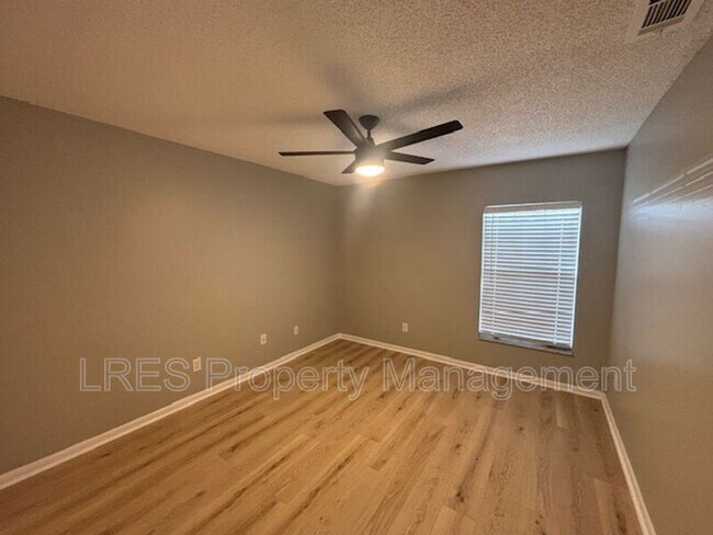 Building Photo - 1004 Stout Ct