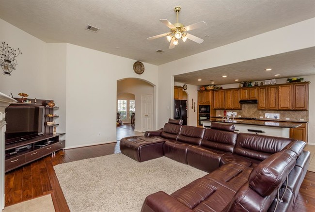 Building Photo - 6706 Ashworth Dr