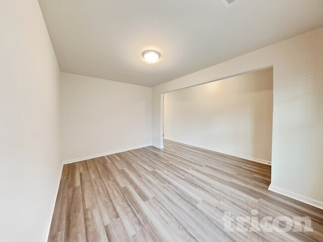 Building Photo - 33 Chalet Ct