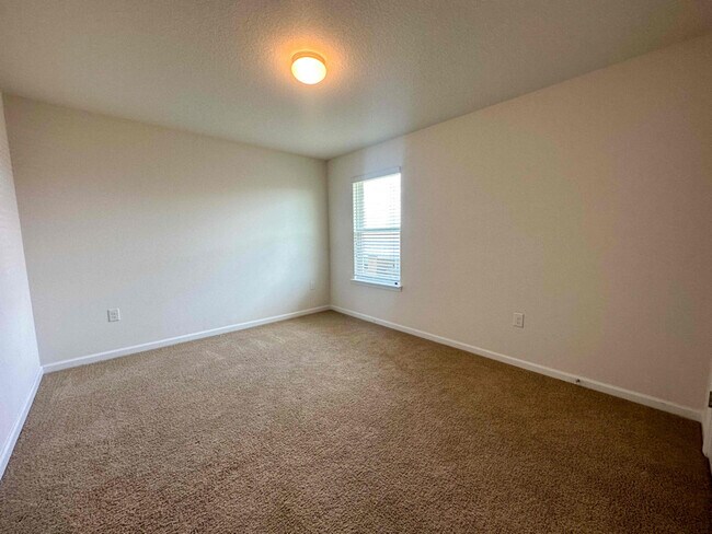 Building Photo - 733 Widgeon Wy