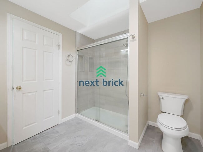 Building Photo - 2 Bed and 2.5 Bath Stunning Townhome is Available for Rent!