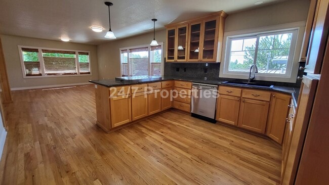 Building Photo - *OPEN HOUSE 6/29* Spacious 4 BD | 3 BA Hom...