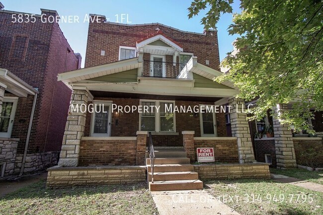 Primary Photo - Quiet street in Bevo with your own private...