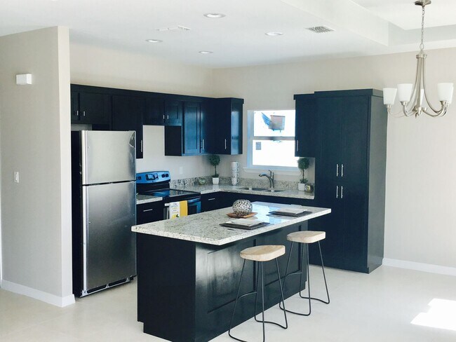Building Photo - 3003 Javalina Ave