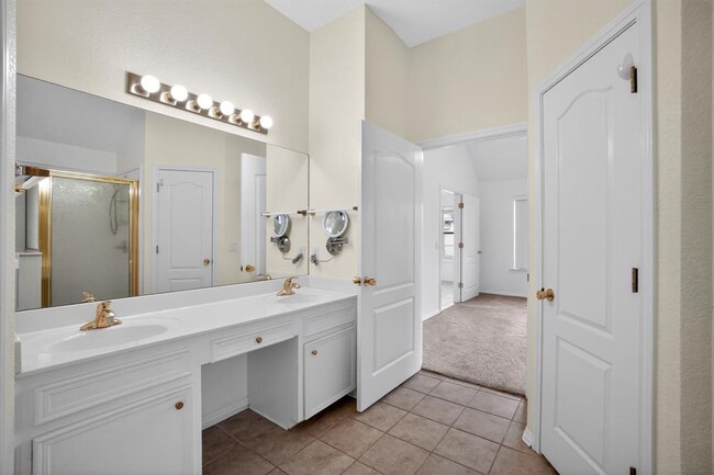 Building Photo - 3001 Parker Dr