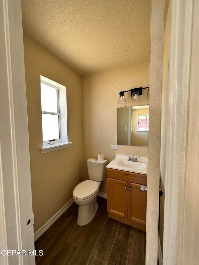 Building Photo - 9020 Mt Shasta Dr