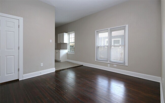 Primary Photo - 4445 Rusk St