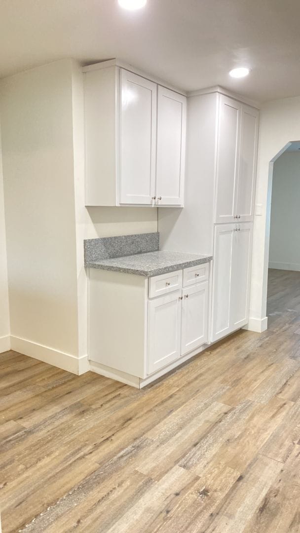 Building Photo - Recently Updated Delhi Home