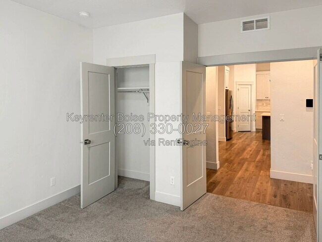 Building Photo - 1440 W Cerulean St