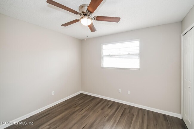 Building Photo - 11512 Dandelion Way
