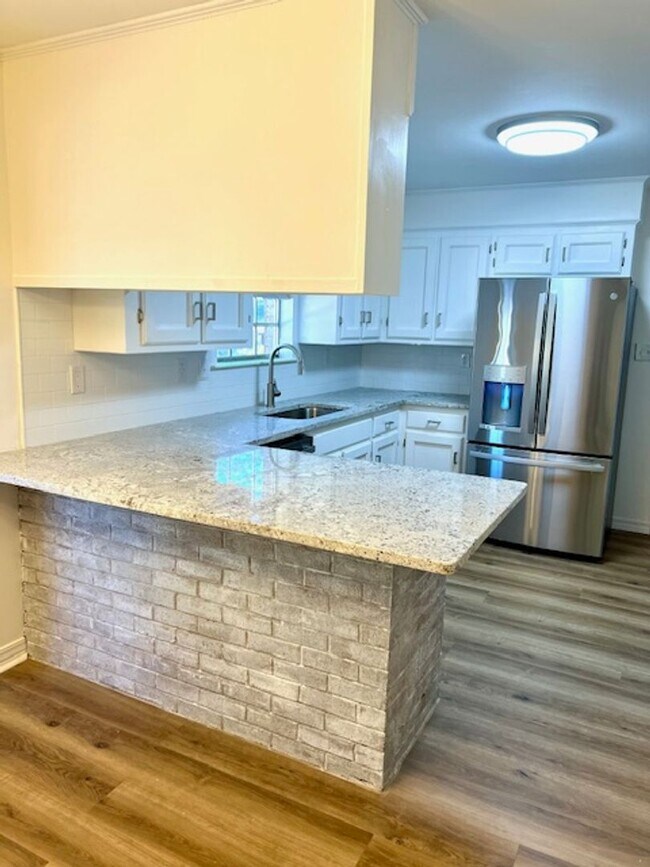 Building Photo - Corner lot in Huntleigh Woods