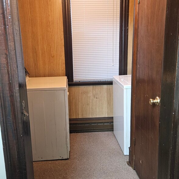 Laundry Room - 186 E Main St