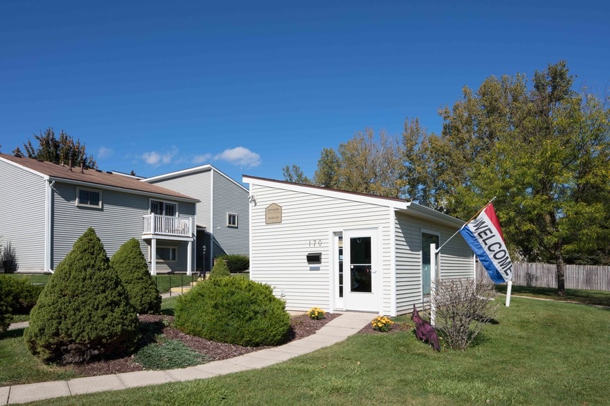 Building Photo - Springlake Apartments & Townhouses