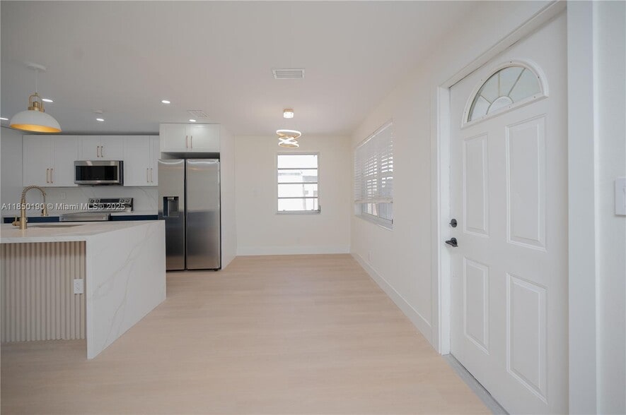 Building Photo - 3751 NE 17th Ave