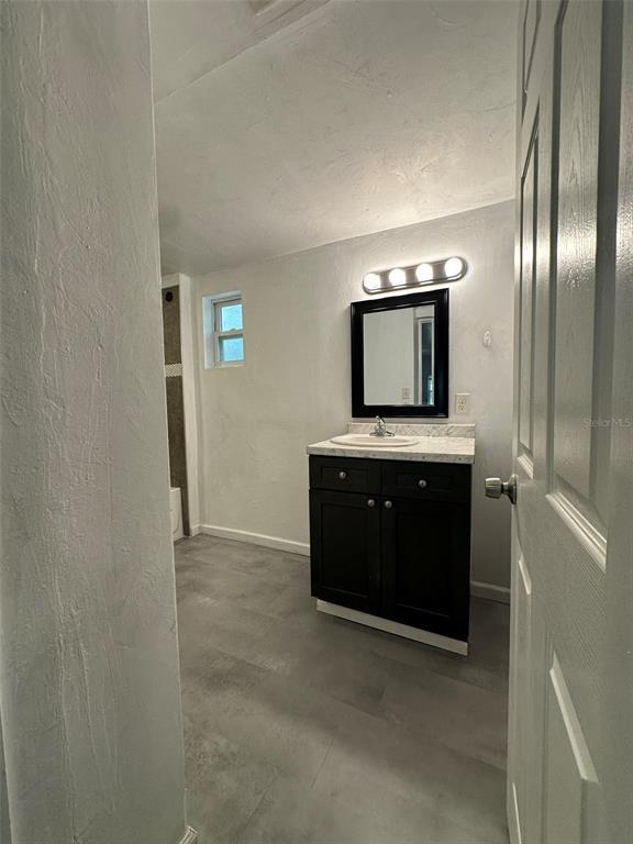 Building Photo - 655 NE Waldo Rd