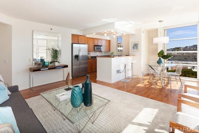 kitchen /living room - 1800 Washington St