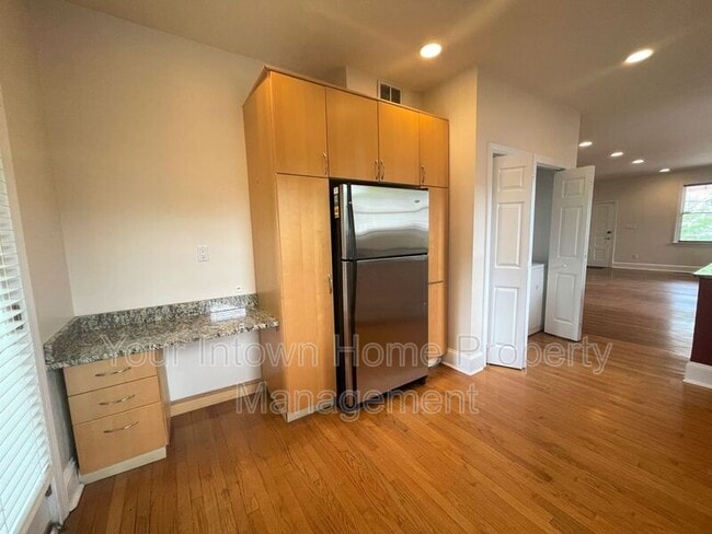 Building Photo - 639 Somerset Terrace NE