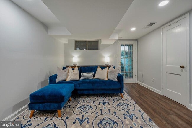 Building Photo - 822 S Royal St