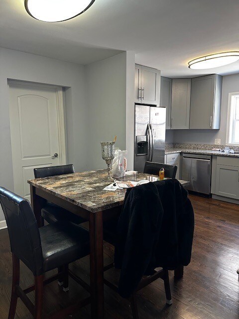 Building Photo - 1617 W Glenlake Ave