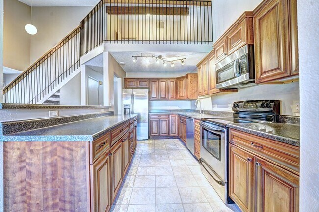 Building Photo - 1155 Lakeside Dr