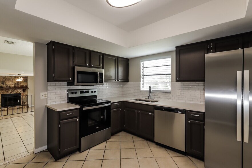 Building Photo - 1421 Peachfield Dr