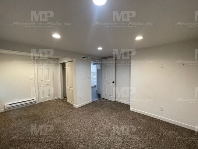 Building Photo - 610 S Loomis Ave