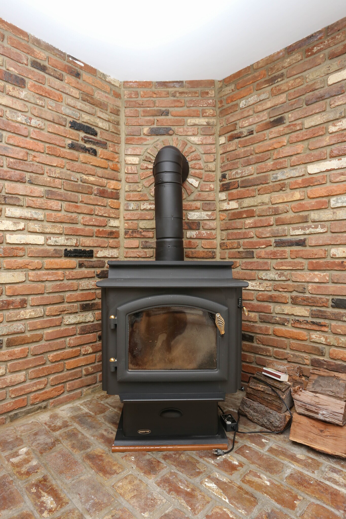 Wood Burning Fireplace - 508 Wellham Ave