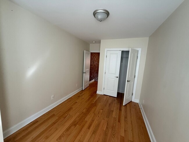 Building Photo - Charming Brick Rowhome Brewerytown