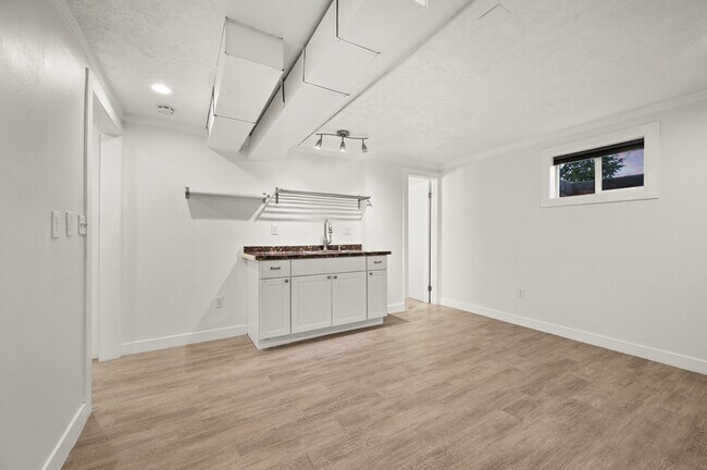 Building Photo - 1733 7200 S