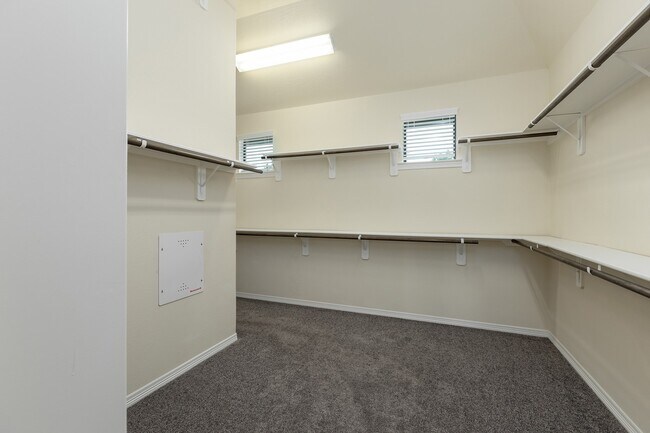 Building Photo - 2752 King's Retreat Cir